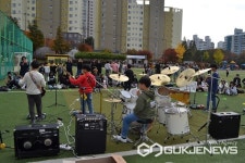 청주 가경초등학교, 사제동행 어울림 밴드 버스킹 열려