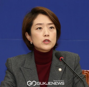 발언하는 고민정 더불어민주당 최고위원