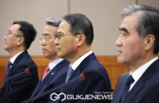 국정감사 시작 기다리는 김규현 국가정보원장