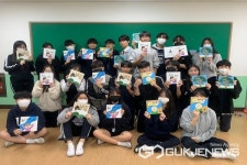 청주 오창중학교, 3학년 동화책 출간회 가져