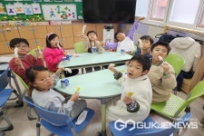 괴산 감물초등학교, 농업인의 날 맞아 가래떡데이 운영