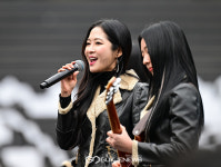 [국제포토] 팝밴드 파인이 부른 