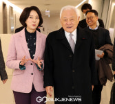 행사 참석하는 이영 장관-김한길 위원장