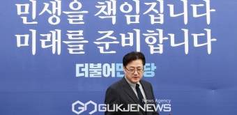 원내대책회의 참석하는 홍익표 원내대표