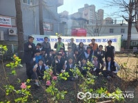 대구시 오성중학교 봉사동아리 화통검, 어르신들 위해 마을정원에 나무의자 설치
