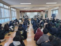 부산 초연중, 3학년 대상 토론회 개최