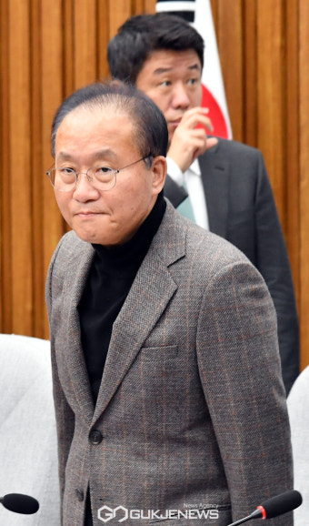 원내대책회의에 참석한 윤재옥 원내대표