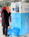 로봇이 페트병을 삽니다…영등포구, AI 투명페트병 무인회수기 확대