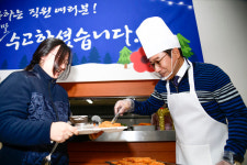 최경식 남원시장 구내식당 직원 점심 배식 봉사