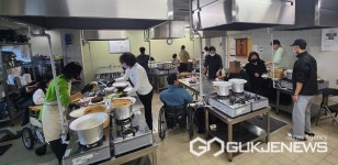 충주시, 장애인과 함께 크리스마스 케이크 만들기 체험 운영