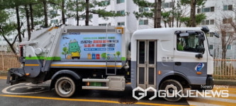 용인시, 청소차 89대에 조아용 쓰레기 배출 안내 스티커 부착