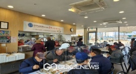 영주시노인복지관, 한국자유총연맹 영주시지회로부터 온기 나눔 후원품 지원 받아