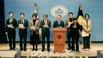 민주 과방위원, 김홍일 방통위원장 후보자 자진사퇴 촉구 기자회견