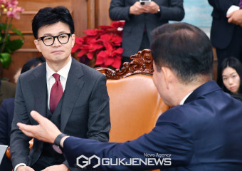 국회의장 발언 듣는 한동훈 비대위원장