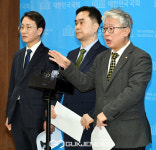 답변하는 조응천 의원