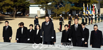 현충탑 참배 나선 정영환 국민의힘 공천관리위원장