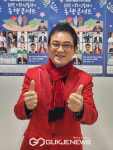 [S포토]가수 박정식, 천년바위 감동 무대 선사...장미화의 동행콘서트