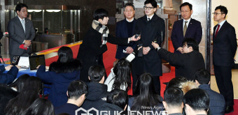 사퇴요구 관련 질의에  답변하는 한동훈 비대위원장