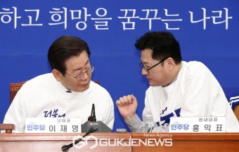 대화하는 이재명 대표와 홍익표 원내대표
