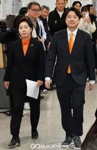 나란히 입장하는 이준석-양향자