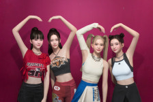 버추얼 아이돌 메이브 데뷔 1주년 기념 메타버스엔터테인먼트, 페르소나 AI 적용한 채팅 서비스 챗 시우 오픈