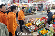 강서구 화곡동 남부시장 둘러보는 개혁신당 이준석 대표