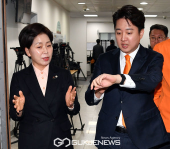 정책 발표 앞두고 대화하는 이준석-양향자