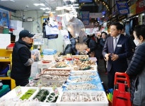 진교훈 강서구청장, 설 명절 앞두고 전통시장 찾아 민생 살펴