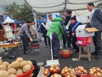 [포토] 서태원 가평군수, 명절을 앞두고 설악전통시장 방문