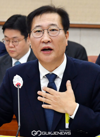 질의에 답하는 박성재 법무부 장관 후보자