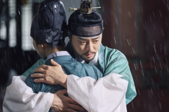 '세작' 조정석, 신세경 결단 앞두고 포옹...공주 바꿔치기 전말