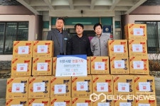 보은군 속리산면에 정 근 대표, 경로당 라면 기탁