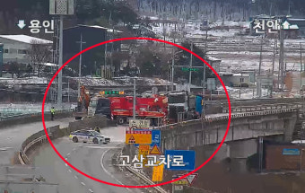 [현장포토]안성 다중추돌사고 '블랙아이스' 부상자 병원이송중
