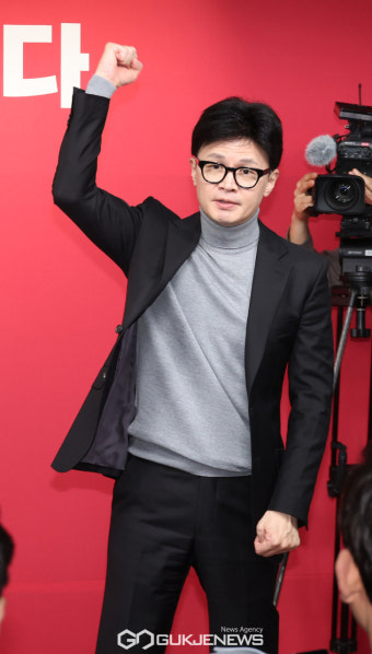 주먹 쥔 한동훈 위원장