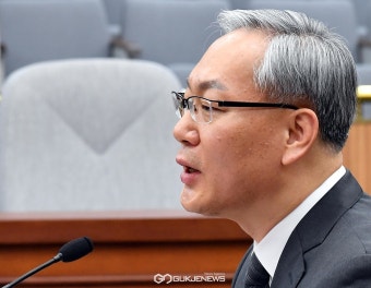 답변 하는 엄상필 대법관 후보자