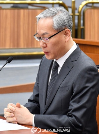 기도하는 엄상필 대법관 후보자