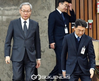 인사청문회의에 입장하는 엄상필 대법관 후보자