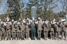 [포토]제 105주년 3.1절 맞아...35사단 2대대장병들 3월 1일 그날의 함성 재현