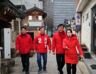 [포토] 최재형 의원, 종로구 인사동서 민심 청취