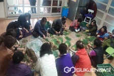 충북도, 경로당 못난이 김치 가공 봉사 눈길