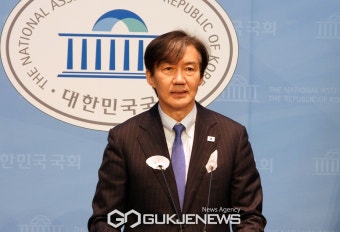 기자회견하는 조국혁신당 조국 대표