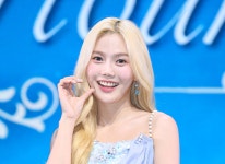 오마이걸 효정, 창작가무극 천 개의 파랑으로 첫 뮤지컬 도전
