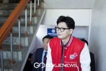 [포토] 장동혁 후보 개소식 행사장 찾은 한동훈 비대위원장