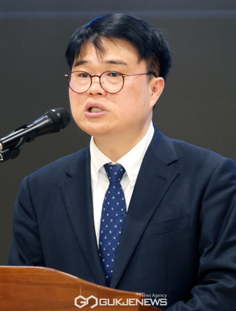 의사협회에서 기자회견 하는 임현택 회장