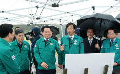 아투에프앤디시스템충렬지사 | [포토] 영암군 저수지 스마트 정보시스템 구축 현장 방문한 김영록 지사와 우승희 영암군수