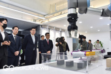 박형준 시장, 디지털산업 기업 2곳 방문...디지털산업 생태계 육성