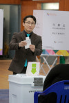 신재용 후보, 이리북일초등학교 투표소에서 한 표 행사