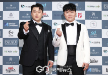 [GJ포토]  개그맨 이선민-조훈, '제12회 대한민국예술문화인대상 시상식 뉴미디어 부문 수상'