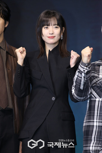 [GJ포토] 배우 한효주, '희망에 찬 파이팅'(디즈니+ 지배종)