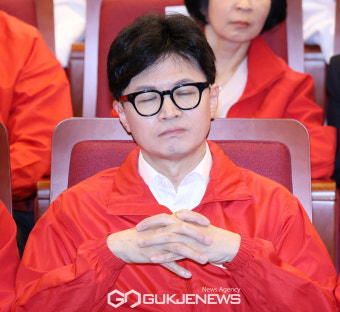 눈 감은 한동훈 국민의힘 총괄선대위원장